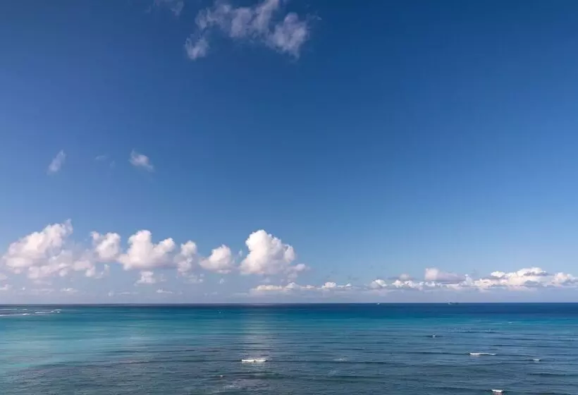 اتاق استاندارد با تخت دوبل و چشم‌انداز دریا, Sheraton Waikiki Beach Resort