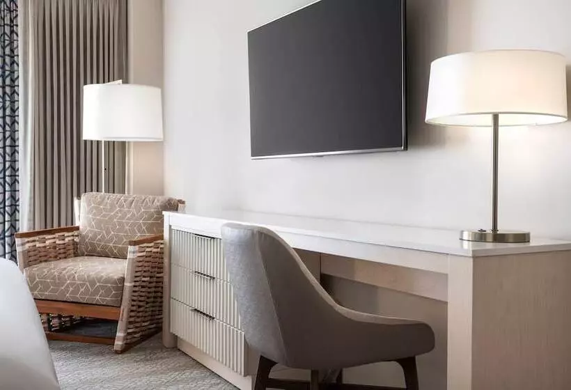 اتاق استاندارد با تخت دوبل و چشم‌انداز دریا, Sheraton Waikiki Beach Resort