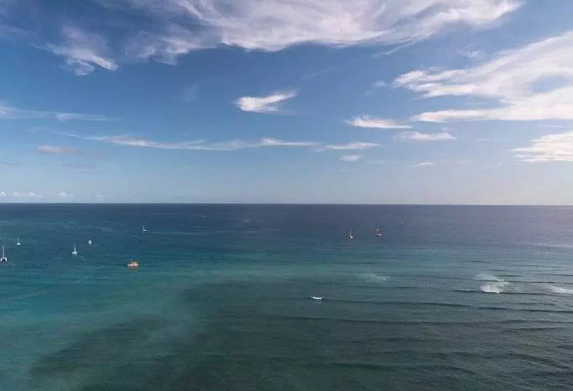 اتاق استاندارد با تخت دوبل و چشم‌انداز دریا, Sheraton Waikiki Beach Resort