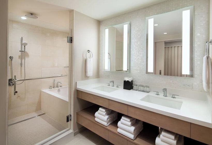 חדר דלוקס נוף לים, Sheraton Waikiki Beach Resort