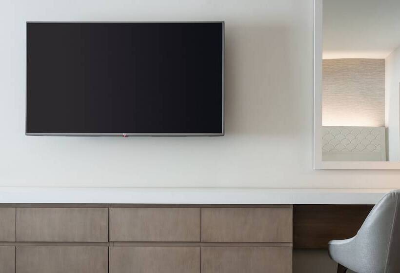 חדר דלוקס נוף לים, Sheraton Waikiki Beach Resort