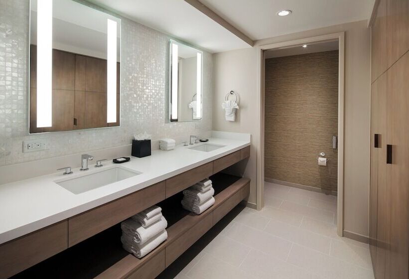 סוויטה נוף לים, Sheraton Waikiki Beach Resort