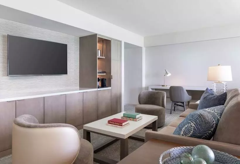 سوییت با چشم‌انداز دریا, Sheraton Waikiki Beach Resort