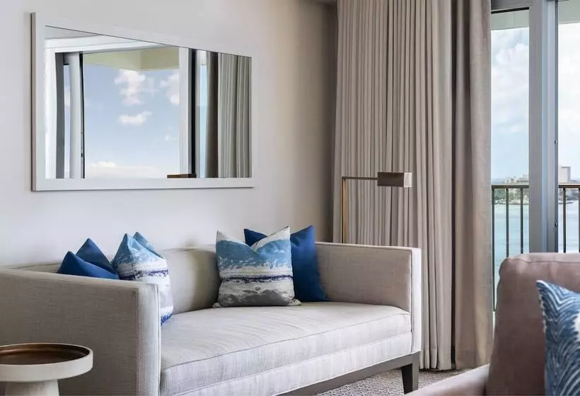 سوییت با چشم‌انداز دریا, Sheraton Waikiki Beach Resort