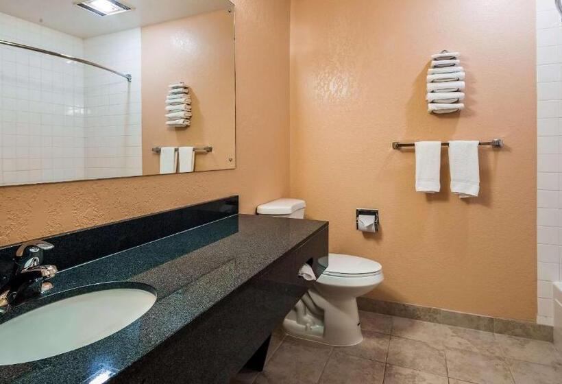 غرفة قياسية مطلّة علي حمام السباحة, Surestay Hotel By Best Western Wenatchee