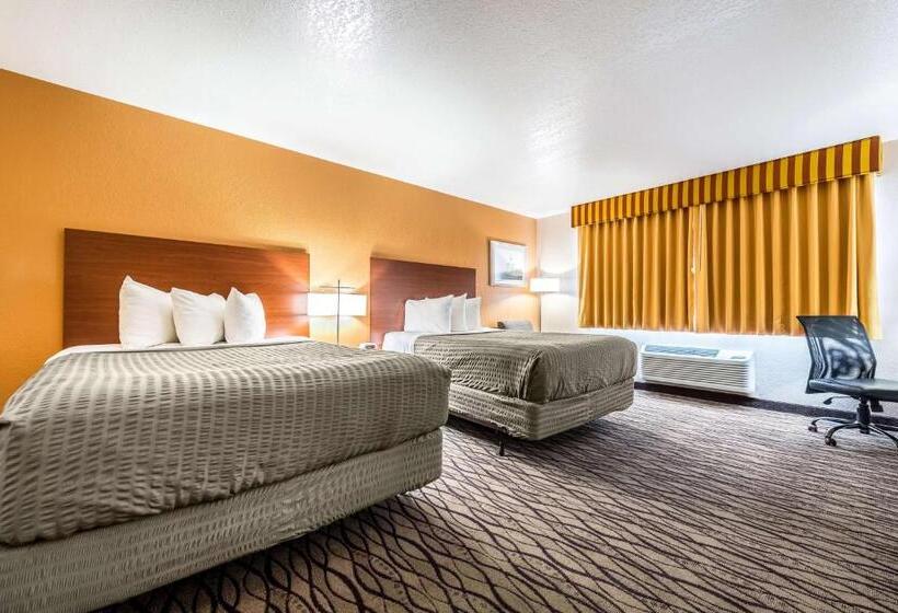Номер Стандарт Вид на Бассейн, Surestay Hotel By Best Western Wenatchee