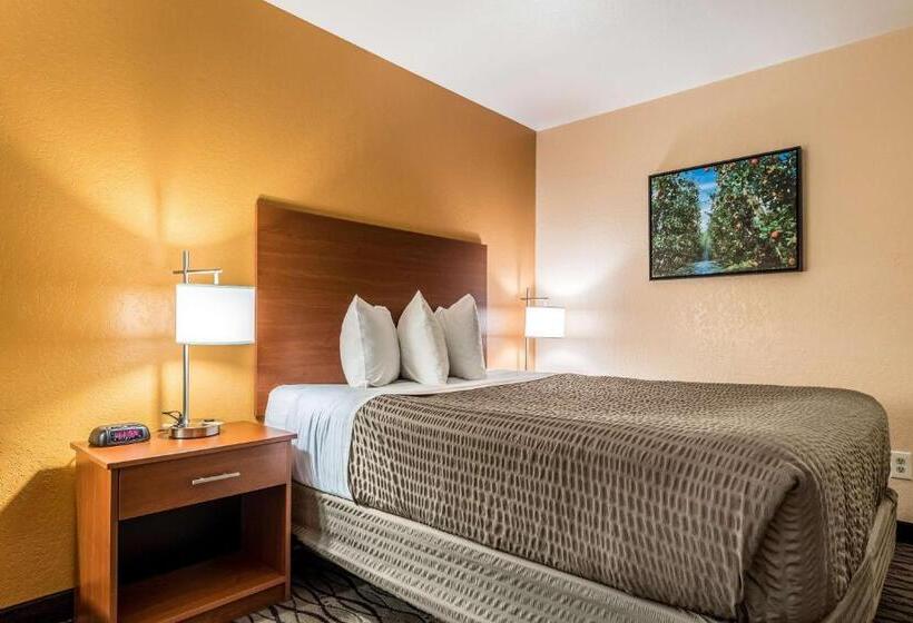 Номер Стандарт Вид на Бассейн, Surestay Hotel By Best Western Wenatchee