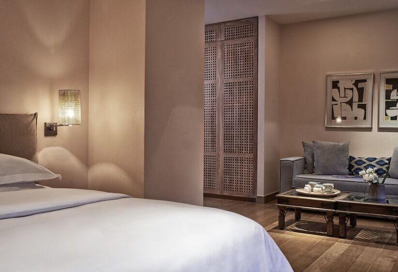 סוויטת ג'וניור, The Margi