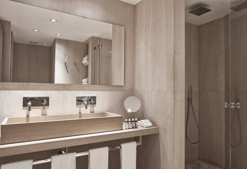 סוויטת ג'וניור, The Margi