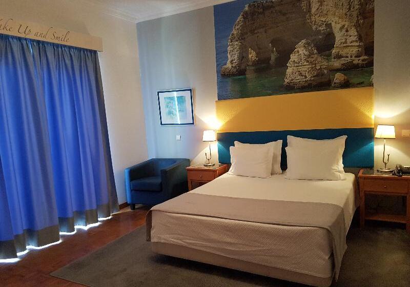 חדר סופריור, The Margi