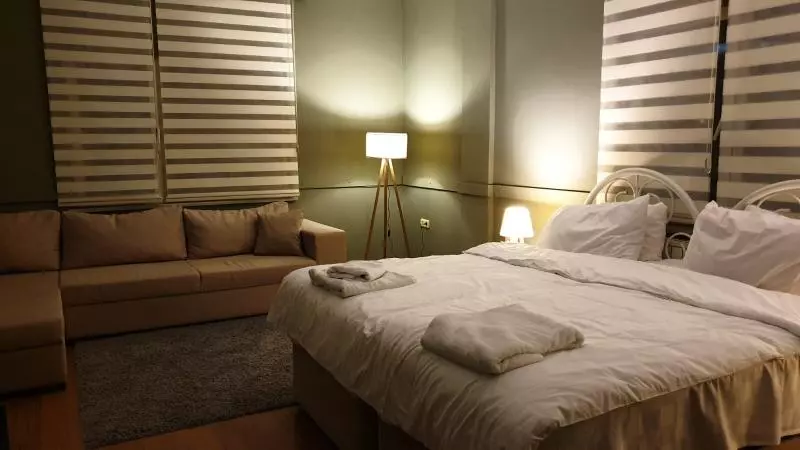 اتاق اجرایی, The Margi
