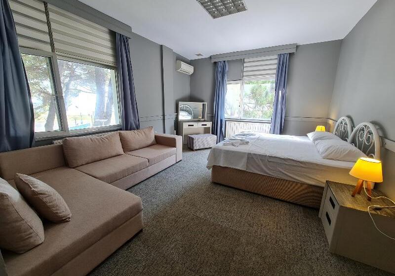 חדר אקזקיוטיב, The Margi