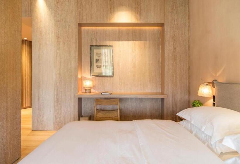 סוויטה משפחתית, The Margi