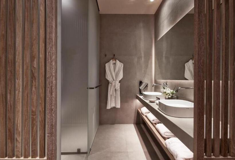 חדר פרמיום נוף לים, The Margi