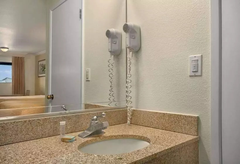 اتاق استاندارد با 2 تخت دوبل, Travelodge By Wyndham Lemoore Near Naval Air Station