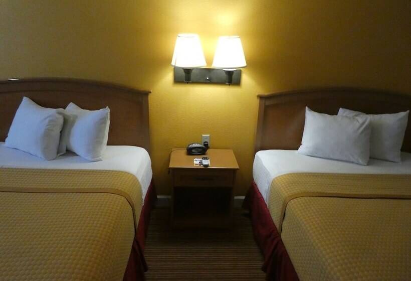 غرفه قياسيه سريرين مزدوجين, Travelodge By Wyndham Lemoore Near Naval Air Station