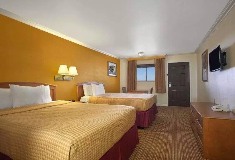 اتاق استاندارد با 2 تخت دوبل, Travelodge By Wyndham Lemoore Near Naval Air Station