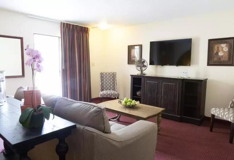エクゼクティブスイート, Marina Inn & Suites Chalmettenew Orleans