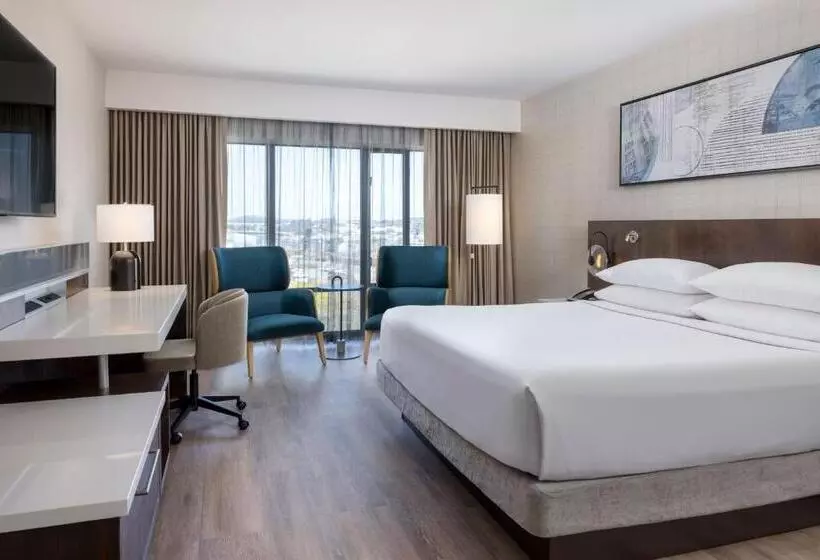 Club Room King Bed, Delta Hotels By Marriott Victoria Ocean Pointe Resort
