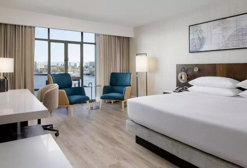 اتاق دلوکس با تخت کینگ و چشمانداز, Delta Hotels By Marriott Victoria Ocean Pointe Resort