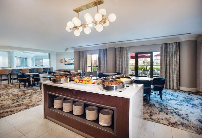 غرفة كلوب مع إطلالات, Delta Hotels By Marriott Victoria Ocean Pointe Resort