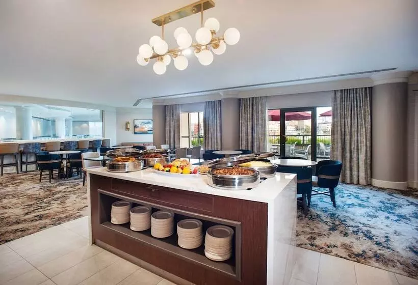 اتاق کلوب با چشمانداز, Delta Hotels By Marriott Victoria Ocean Pointe Resort