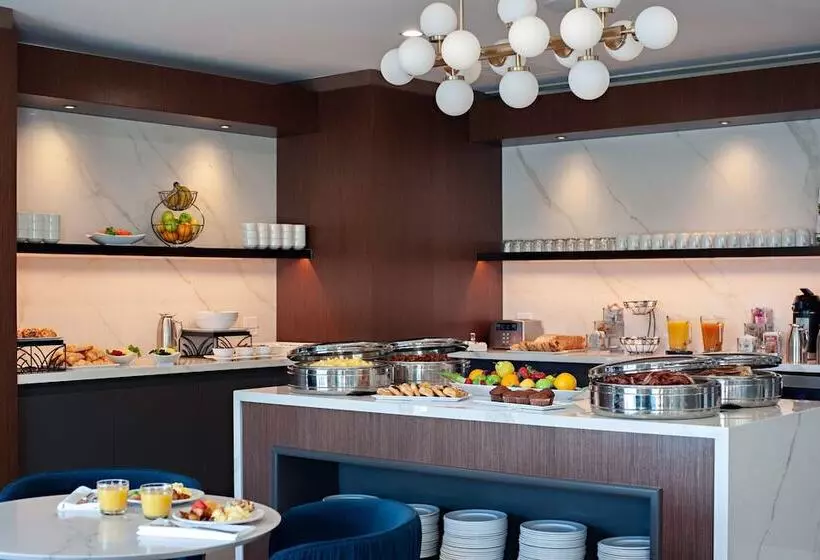 اتاق کلوب با چشمانداز, Delta Hotels By Marriott Victoria Ocean Pointe Resort