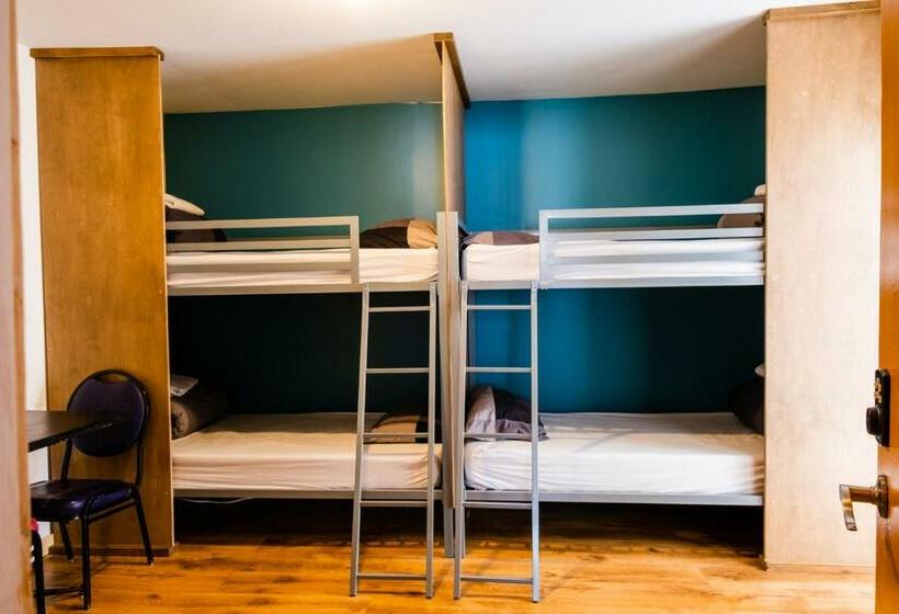 Семейный Номер, Auberge De Jeunesse Le Camp De Base