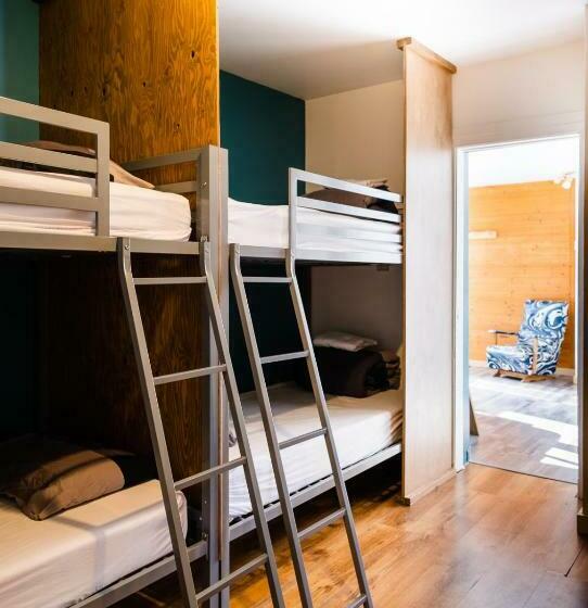 Семейный Номер, Auberge De Jeunesse Le Camp De Base