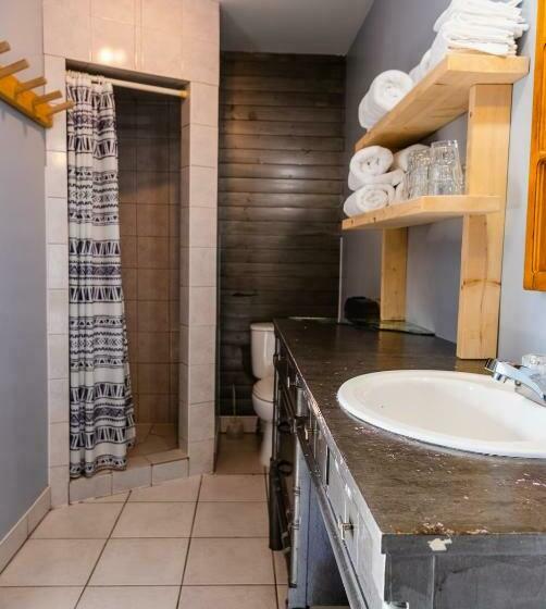 Семейный Номер, Auberge De Jeunesse Le Camp De Base