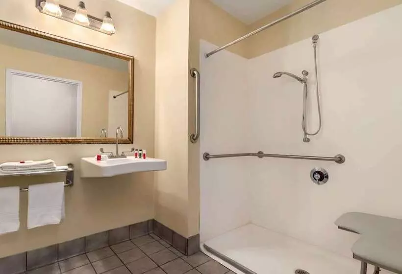 اتاق سوپریور برای معلولان, Baymont By Wyndham North Dartmouth Fall River