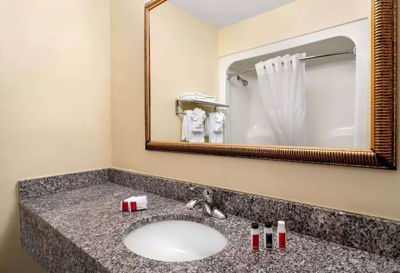 اتاق سوپریور برای معلولان, Baymont By Wyndham North Dartmouth Fall River