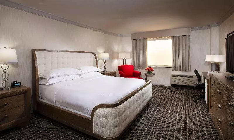 اتاق استاندارد با تخت بزرگ برای معلولان, Best Western Plus Redondo Beach Inn