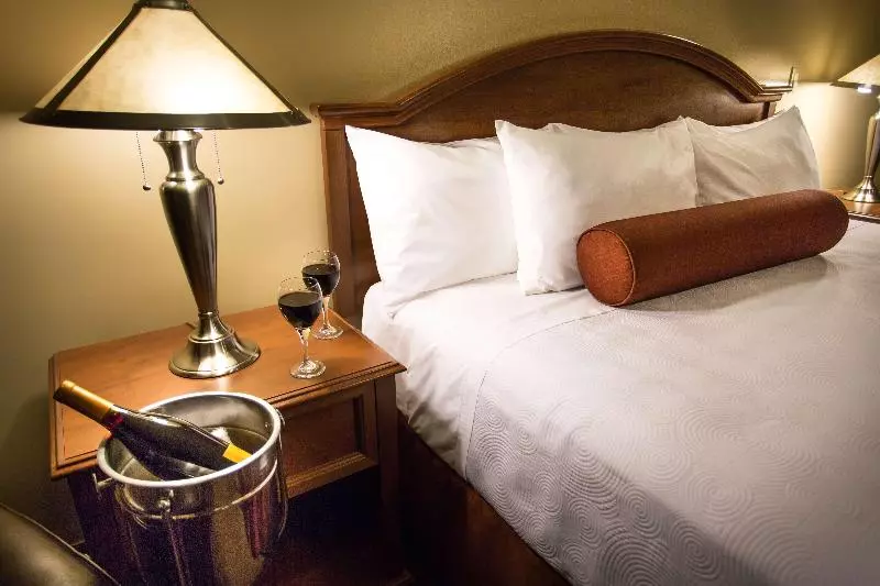 キングサイズベッドのデラックスルーム, Best Western Sicamous Inn