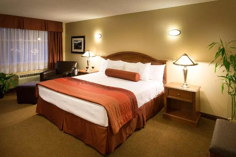 キングサイズベッドのデラックスルーム, Best Western Sicamous Inn