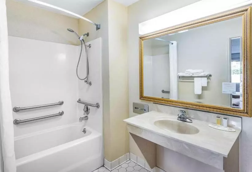 障害者適応デラックスルーム, Days Inn By Wyndham Macon I475