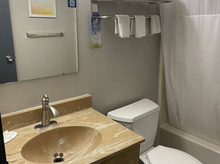 جناح, Days Inn By Wyndham Warrensburg