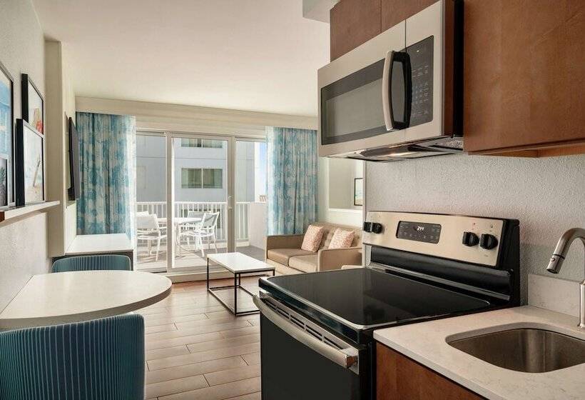 小型套房侧面可观海景, Doubletree By Hilton Ocean City Oceanfront