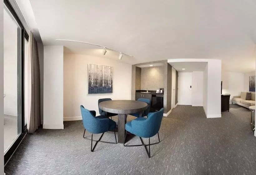 سوییت اجرایی, Hyatt Regency Schaumburg Chicago