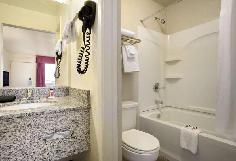 חדר סטנדרט שתי מיטות זוגיות, Travelodge By Wyndham Winslow