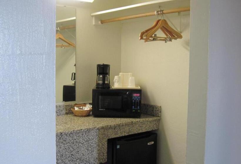 חדר סטנדרט עם מיטת קינג, Travelodge By Wyndham Winslow