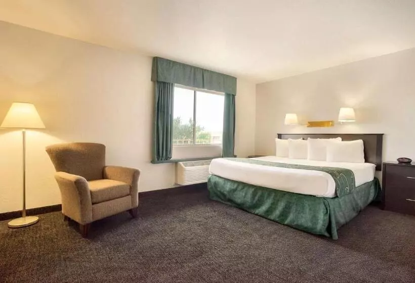 キングサイドベッドのスタンダードワンルーム, Travelodge By Wyndham Winslow