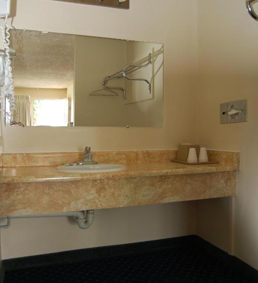 스탠다드 룸 킹사이즈 침대, Western Inn Lakewood