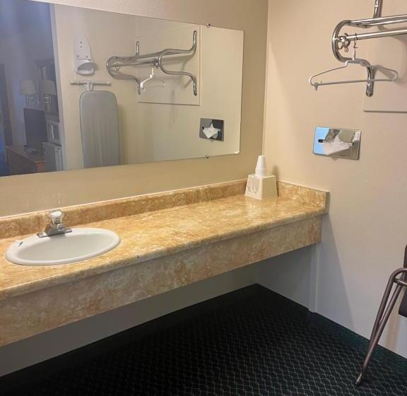 스탠다드 룸 킹사이즈 침대, Western Inn Lakewood