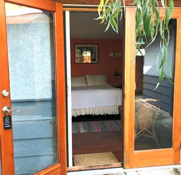 Standard Studio, Wisteria Guest House