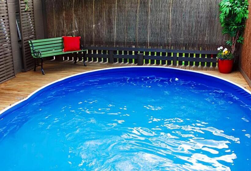 آپارتمان 1 خوابه, Almond Court Motel