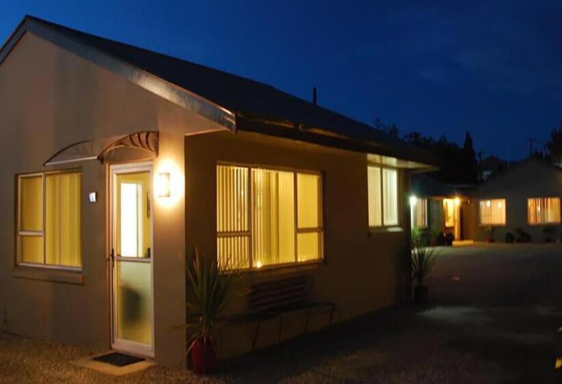 דירת חדר, Almond Court Motel