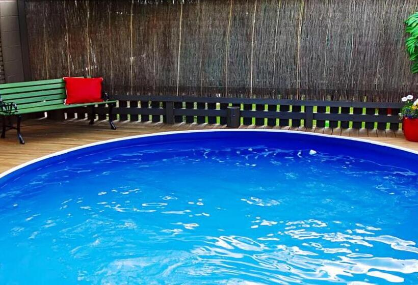 Апартаменты 2 Спальни, Almond Court Motel