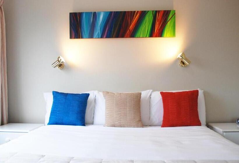 דירת חדר, Almond Court Motel