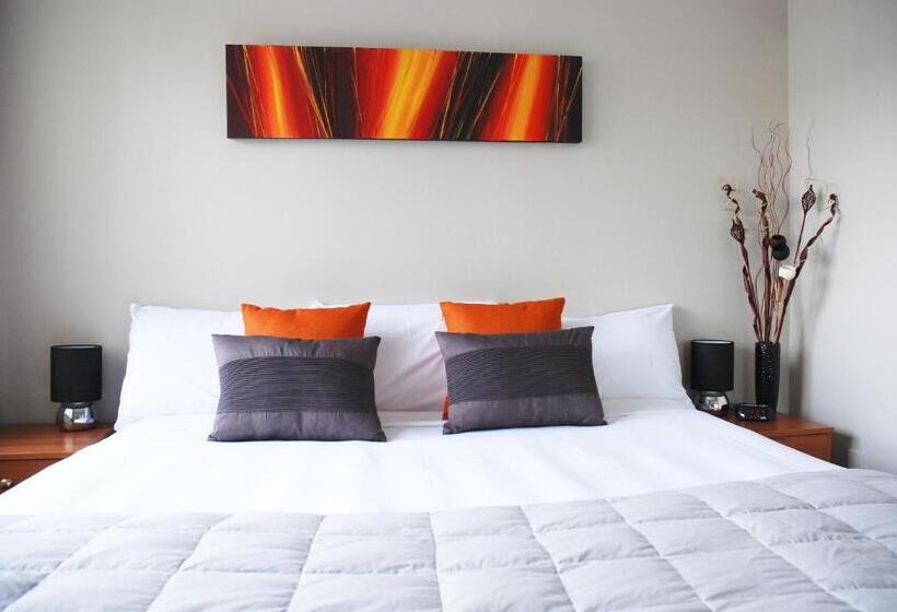 דירת שני חדרים, Almond Court Motel